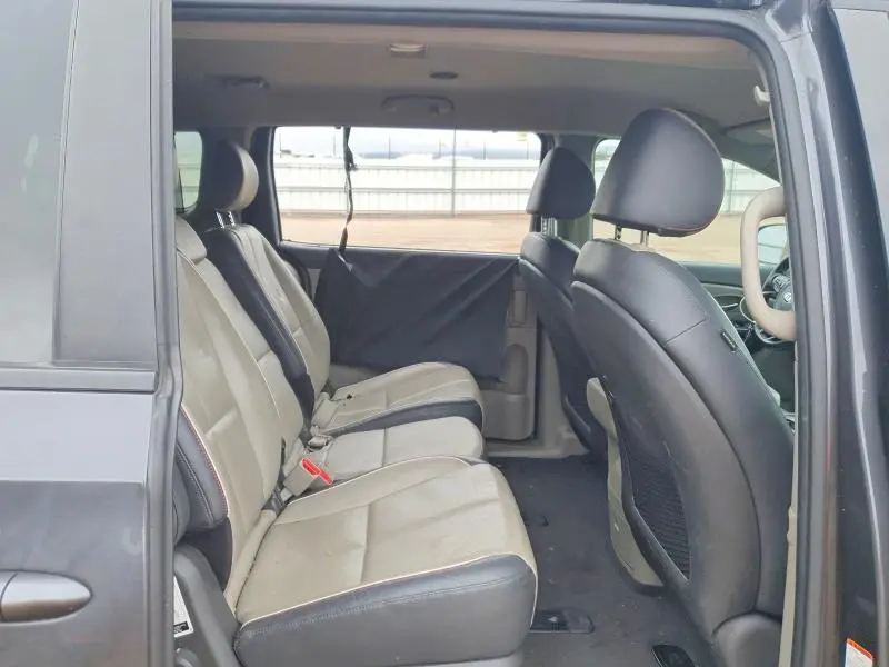 2017 KIA SEDONA LX  