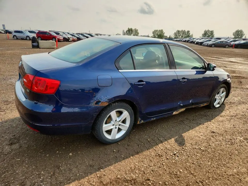 2011 VOLKSWAGEN JETTA SE  