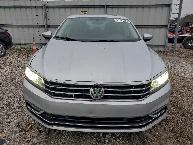 2017 VOLKSWAGEN PASSAT SE  