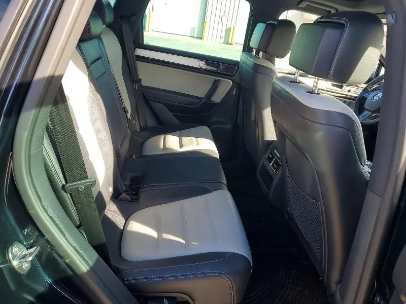 2017 VOLKSWAGEN TOUAREG   