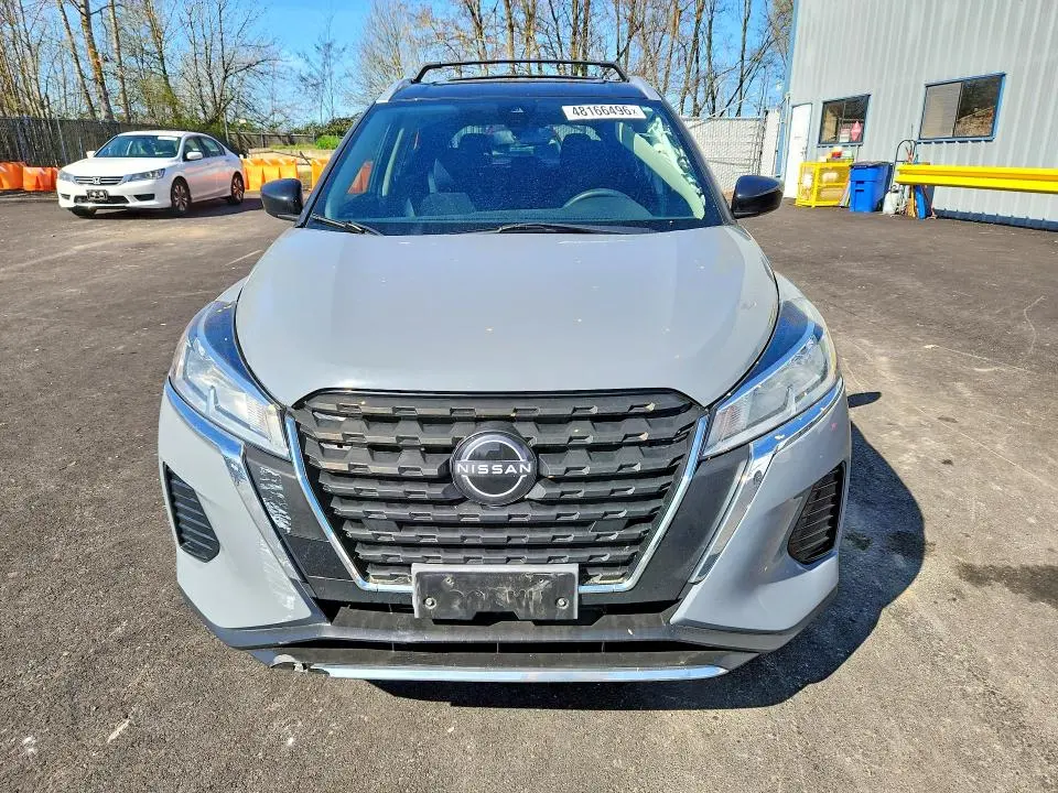 2022 NISSAN KICKS SV  