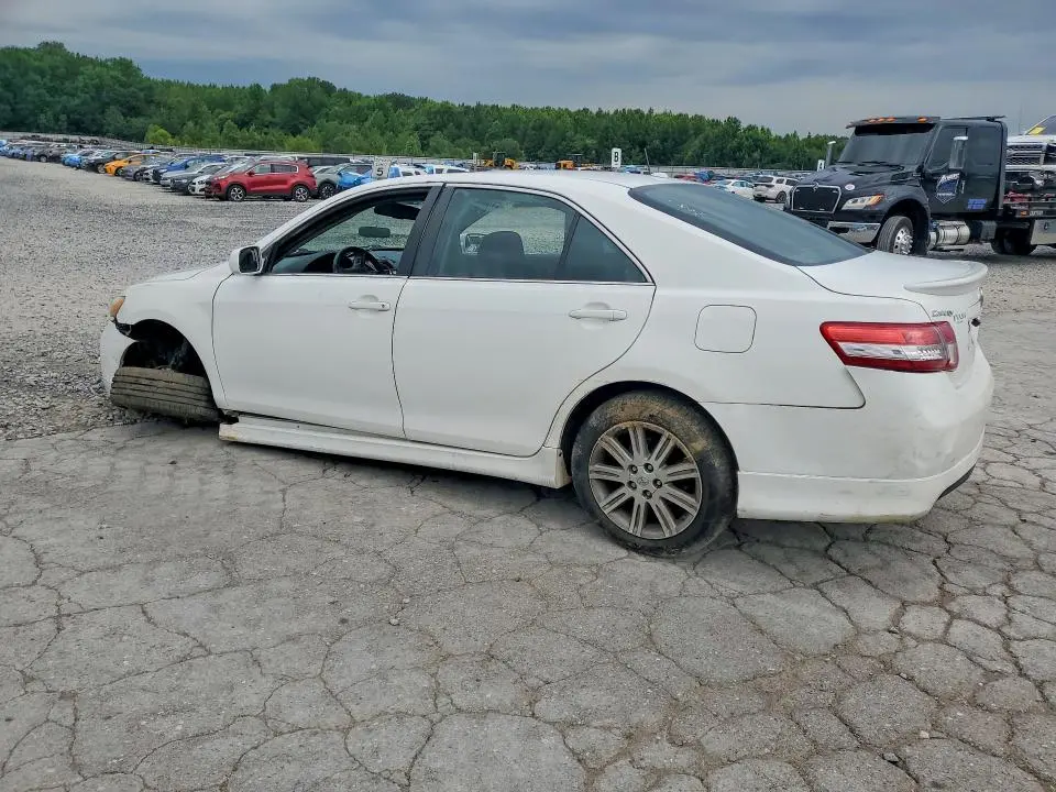 2011 TOYOTA CAMRY SE  