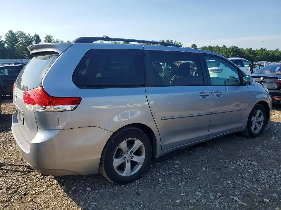 2012 TOYOTA SIENNA LE  