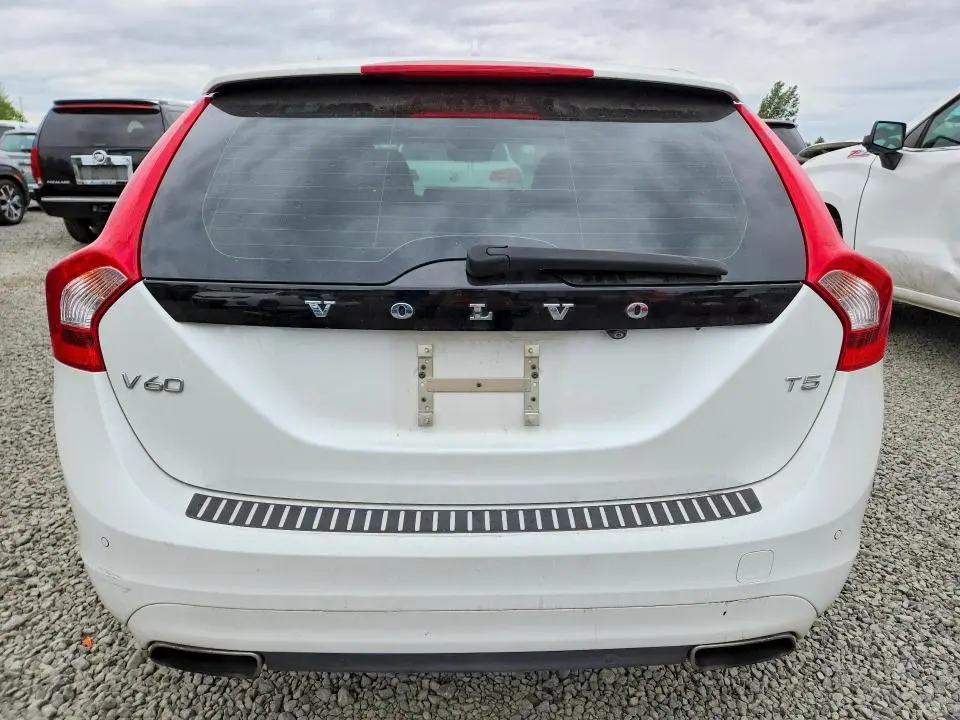 2015 VOLVO V60 PREMIER  
