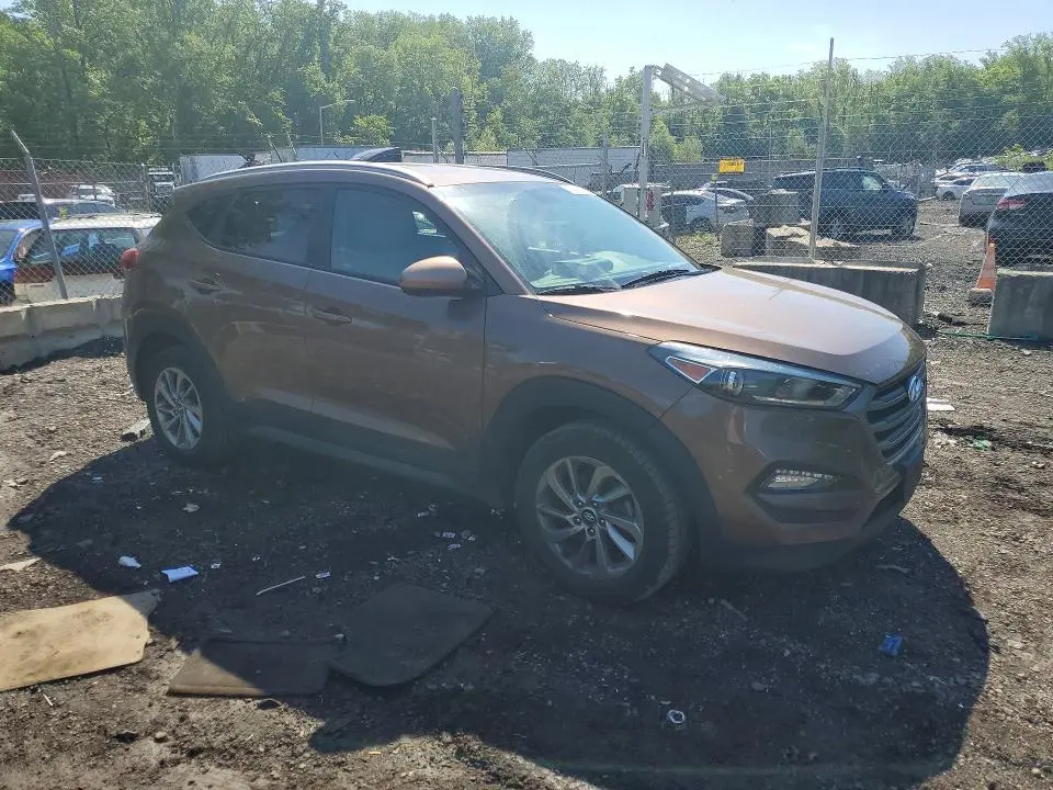 2016 HYUNDAI TUCSON SE  