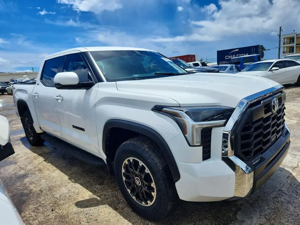 2024 TOYOTA TUNDRA SR5  