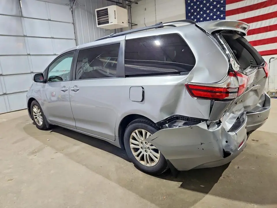 2017 TOYOTA SIENNA XLE 8-PASSENGER  