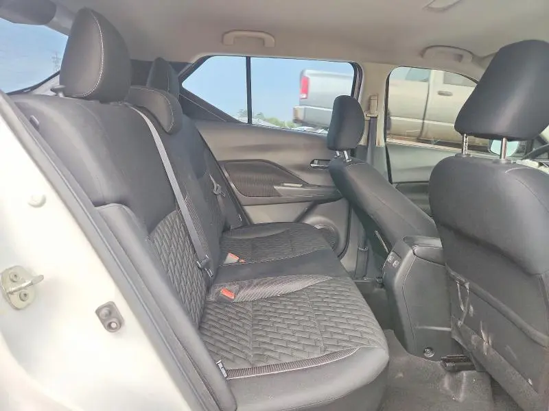 2022 NISSAN KICKS SV  