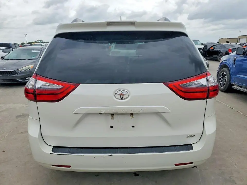 2020 TOYOTA SIENNA XLE 8-PASSENGER  