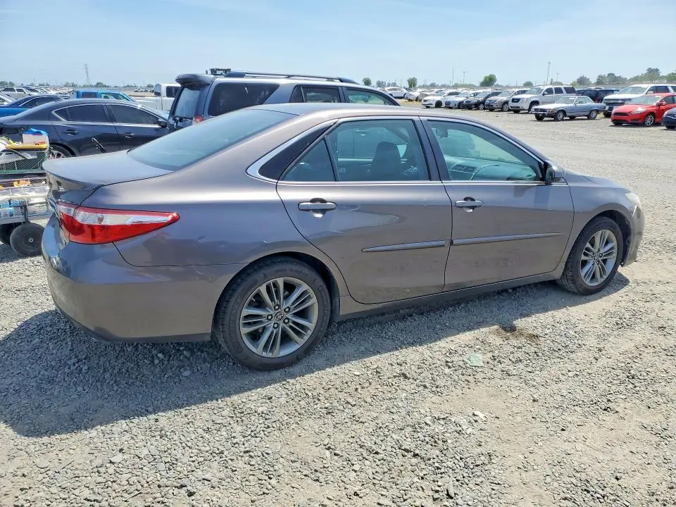 2015 TOYOTA CAMRY SE  