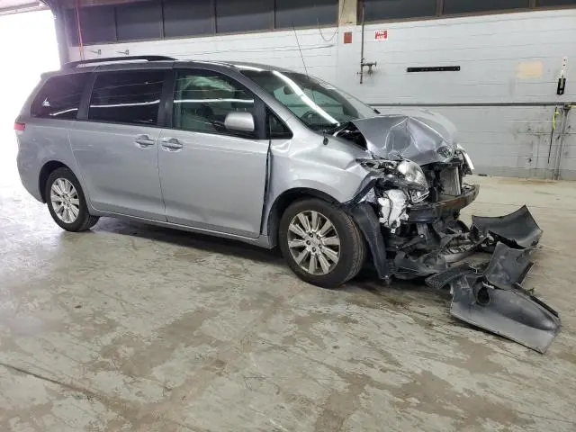 2014 TOYOTA SIENNA LE  