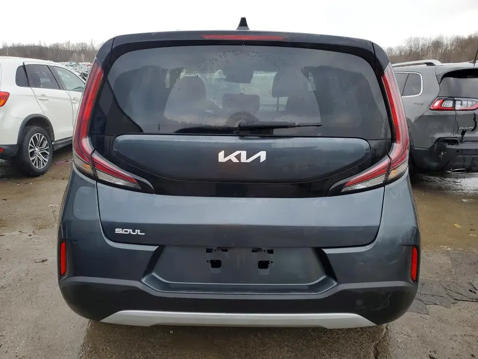 2023 KIA SOUL LX  
