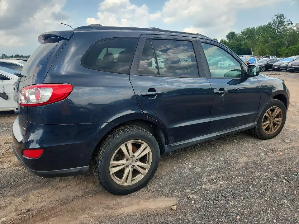 2011 HYUNDAI SANTA FE SE  