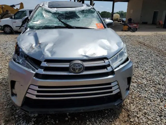 2019 TOYOTA HIGHLANDER SE  