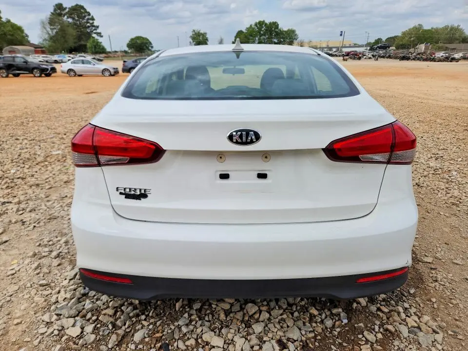 2017 KIA FORTE LX  