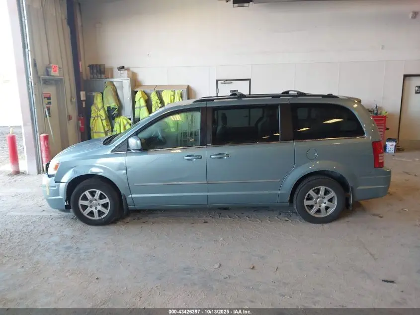 2010 CHRYSLER TOWN & COUNTRY TOURING