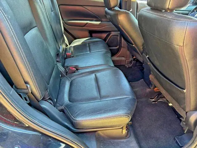 2016 MITSUBISHI OUTLANDER SE  