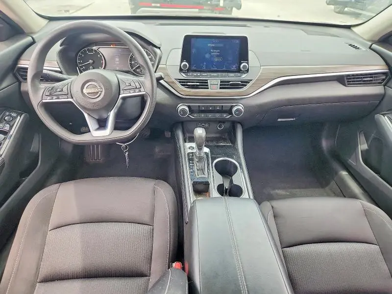 2023 NISSAN ALTIMA SV  