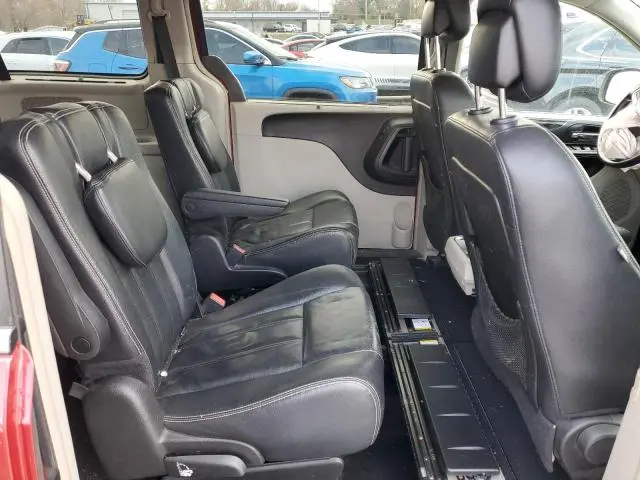 2013 CHRYSLER TOWN & COUNTRY TOURING  