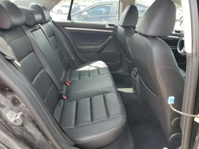2010 VOLKSWAGEN JETTA SE  