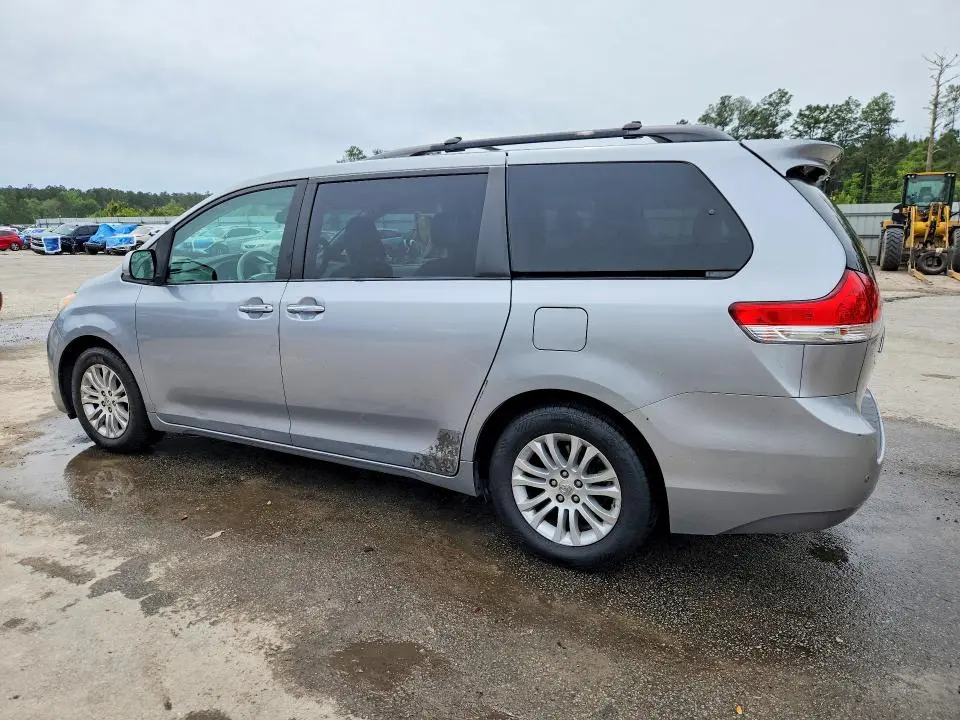 2011 TOYOTA SIENNA XLE 8-PASSENGER  