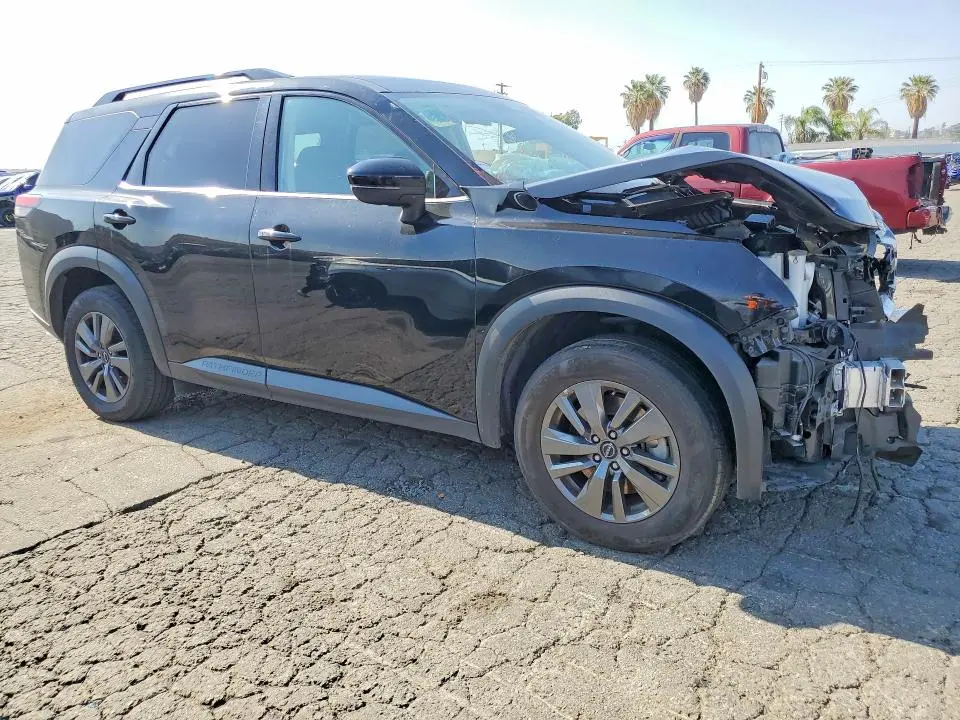 2024 NISSAN PATHFINDER SV  