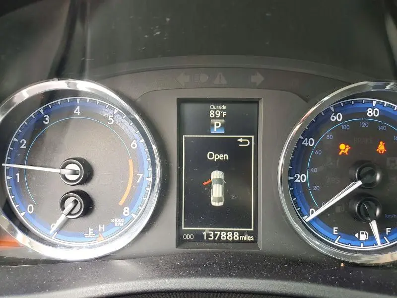 2017 TOYOTA COROLLA SE  