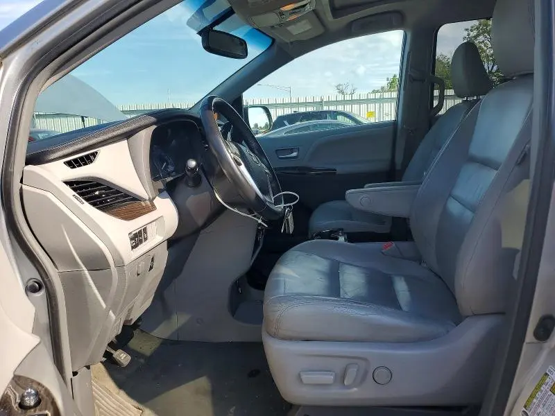 2017 TOYOTA SIENNA XLE 8-PASSENGER  