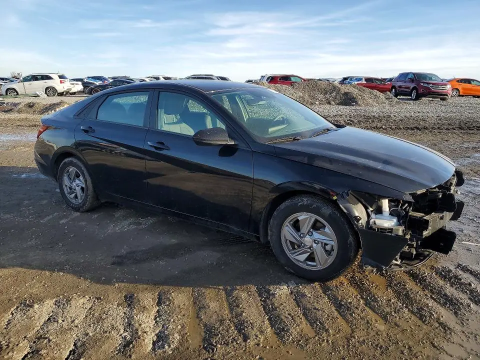 2024 HYUNDAI ELANTRA SE  