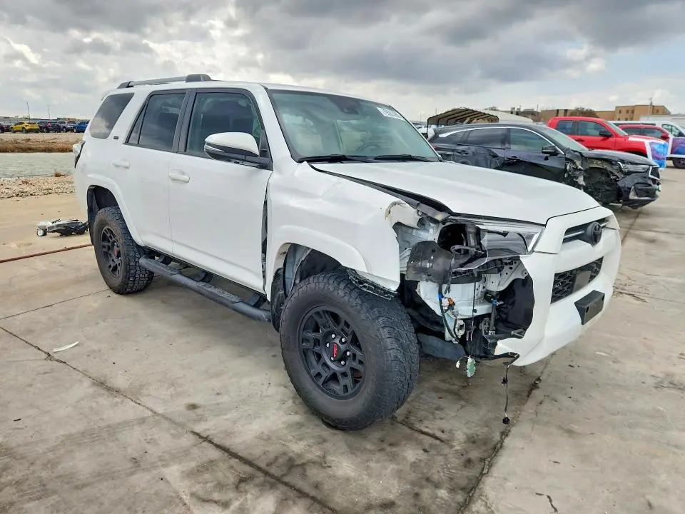 2023 TOYOTA 4RUNNER SR5 PREMIUM  