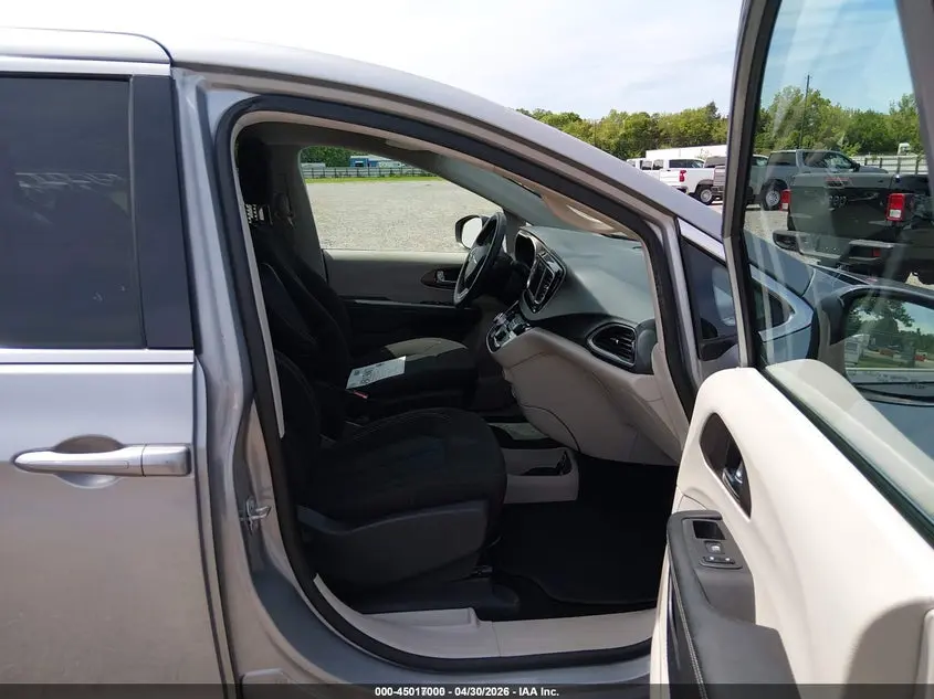 2021 CHRYSLER VOYAGER LX