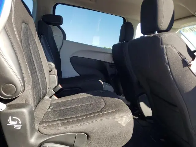 2021 CHRYSLER VOYAGER LX  