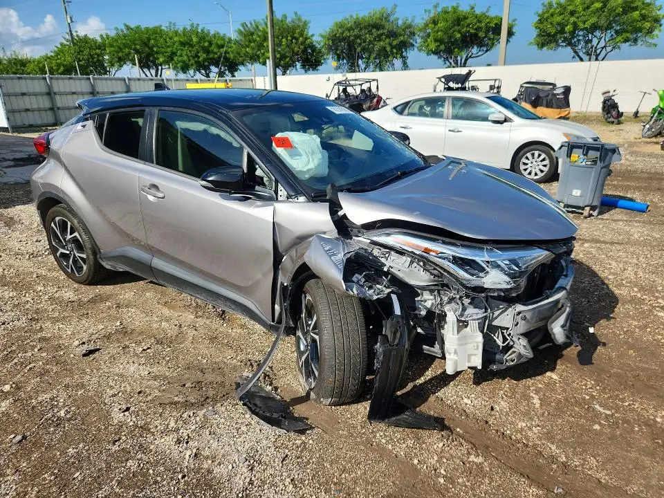 2020 TOYOTA C-HR XLE  