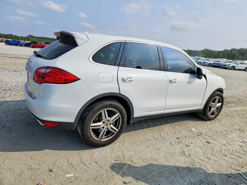 2014 PORSCHE CAYENNE   