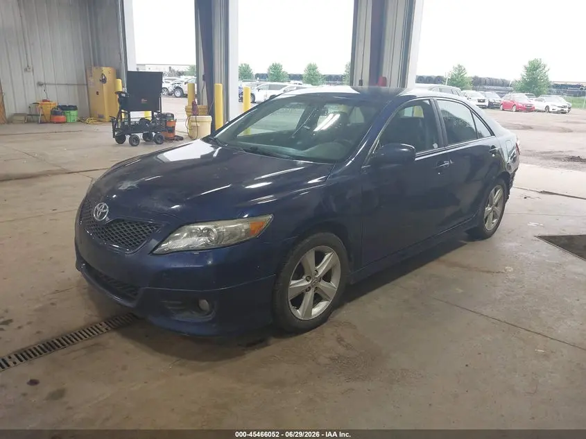 2011 TOYOTA CAMRY SE