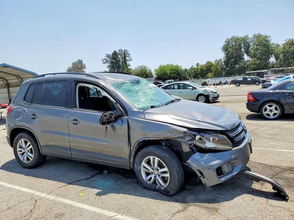 2015 VOLKSWAGEN TIGUAN S  