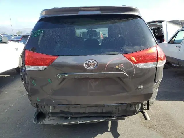 2013 TOYOTA SIENNA LE  