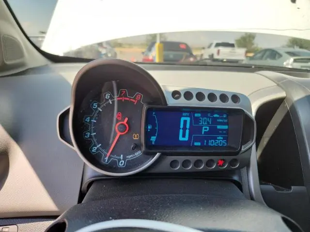 2016 CHEVROLET SONIC LT  