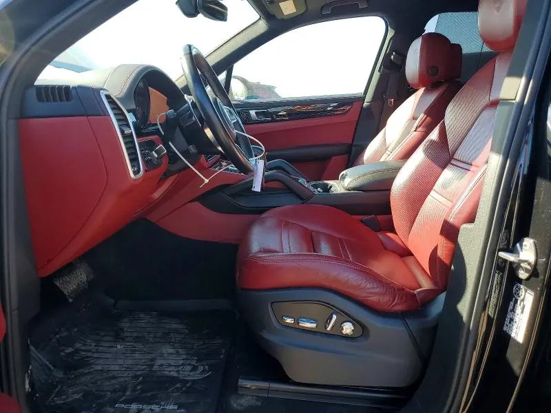 2019 PORSCHE CAYENNE   