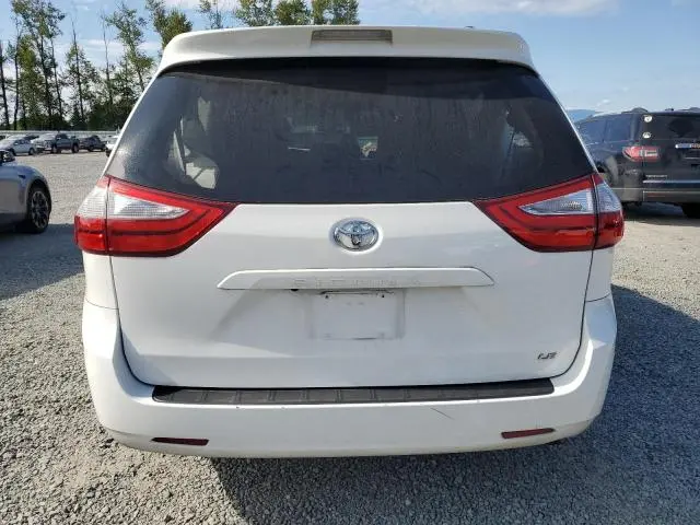 2017 TOYOTA SIENNA LE  