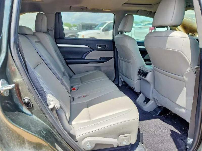 2019 TOYOTA HIGHLANDER XLE  