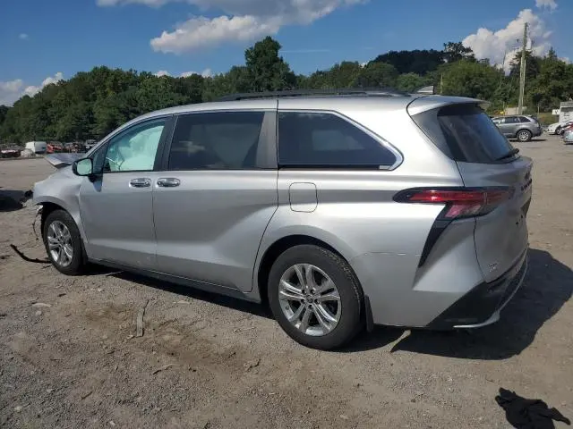 2023 TOYOTA SIENNA XSE  