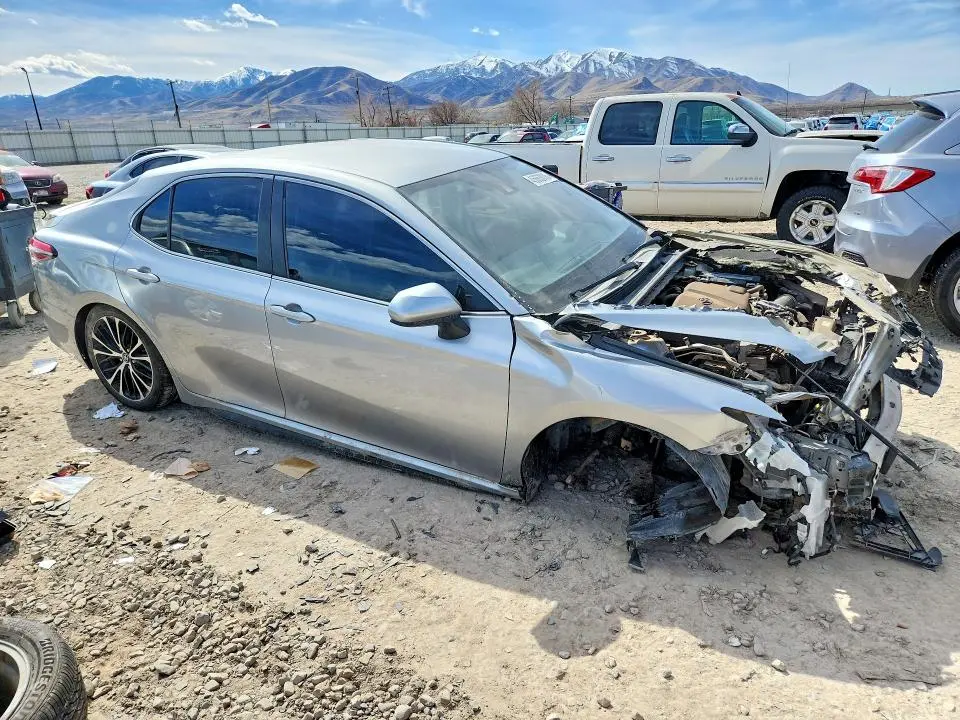 2018 TOYOTA CAMRY SE  