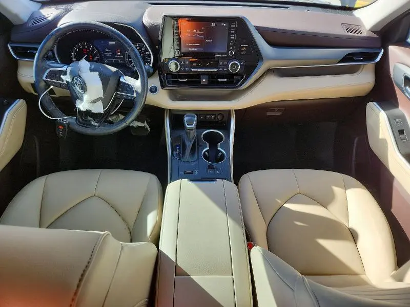 2021 TOYOTA HIGHLANDER XLE  