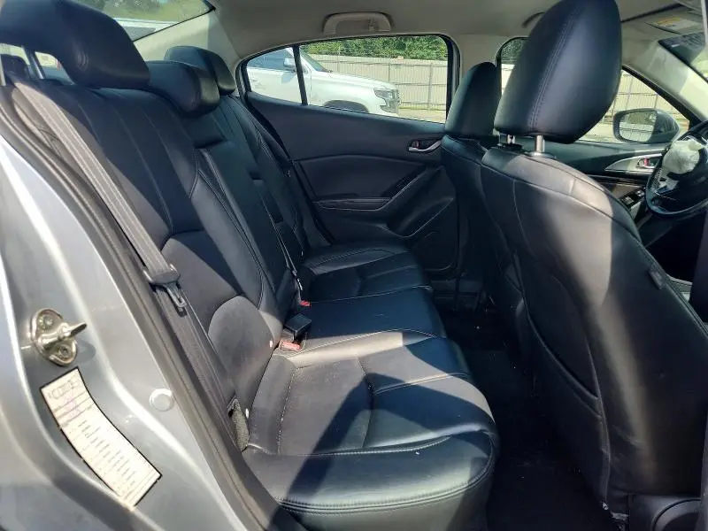 2018 MAZDA 3 TOURING  