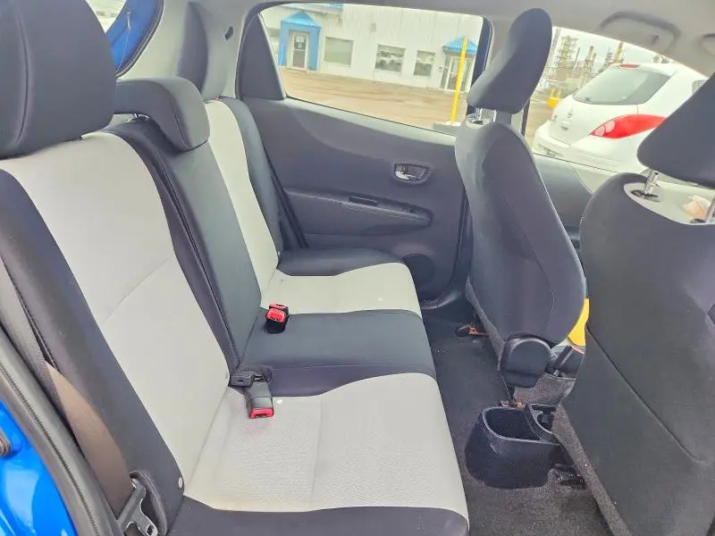 2012 TOYOTA YARIS 5-DOOR L  