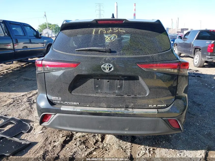 2022 TOYOTA HIGHLANDER XLE