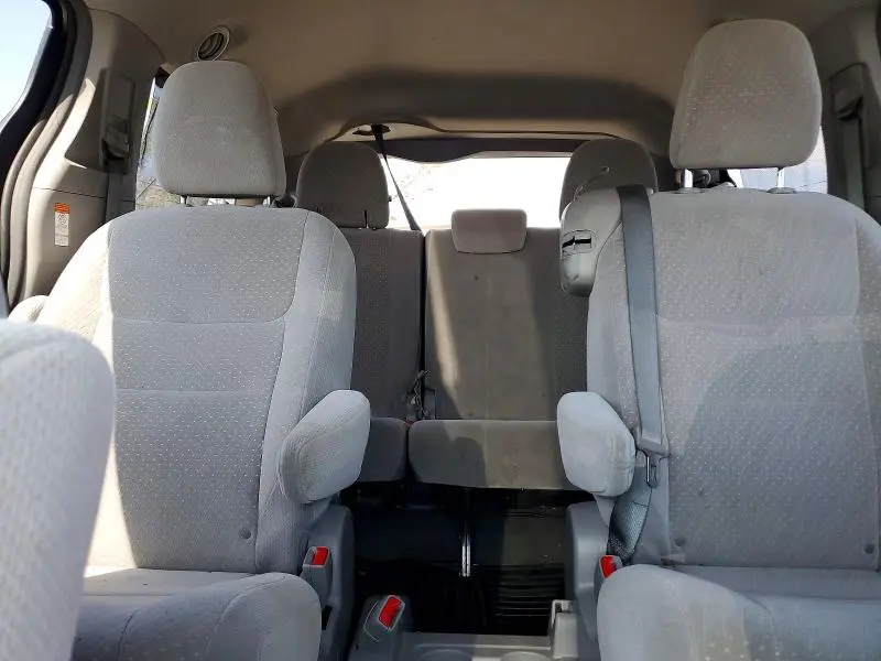 2019 TOYOTA SIENNA LE  