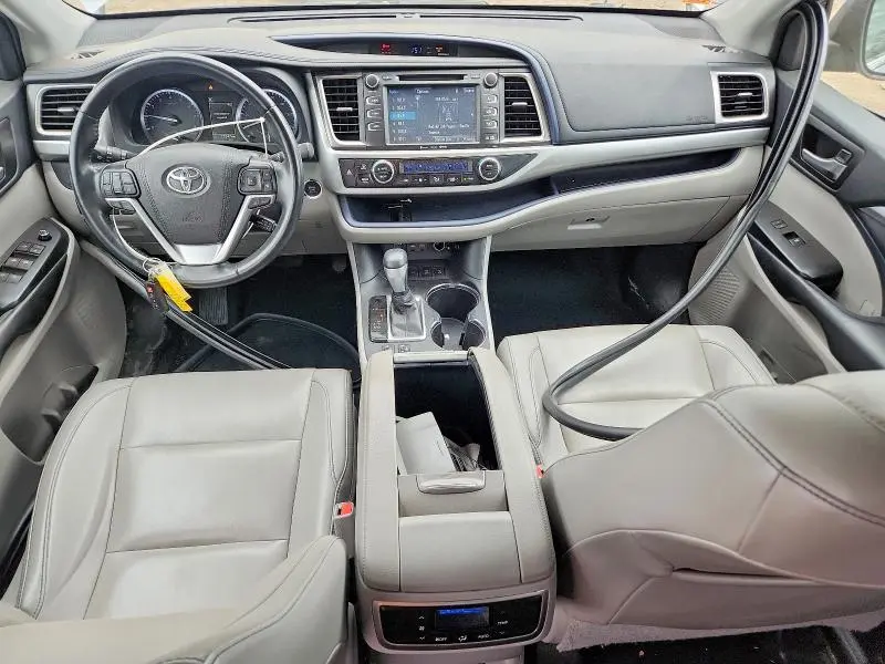 2019 TOYOTA HIGHLANDER XLE  