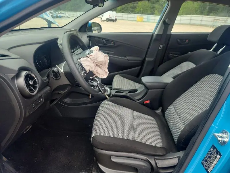 2023 HYUNDAI KONA SE  